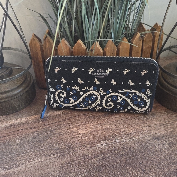 Coach Long Zippy Wallet EUC - Picture 1 of 7